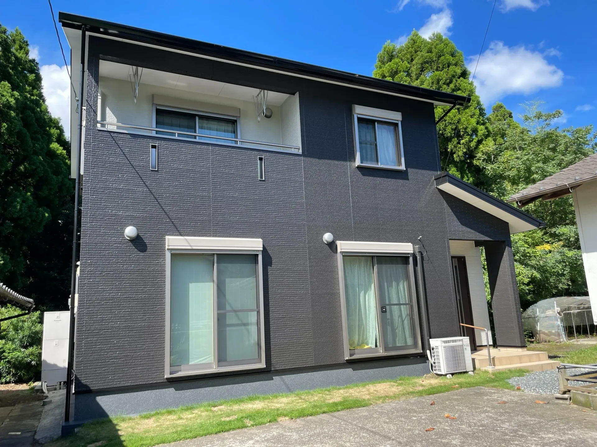 南阿蘇村F様邸|外壁塗装・屋根塗装・シーリング工事|ブラックで高級感のある住まいへ